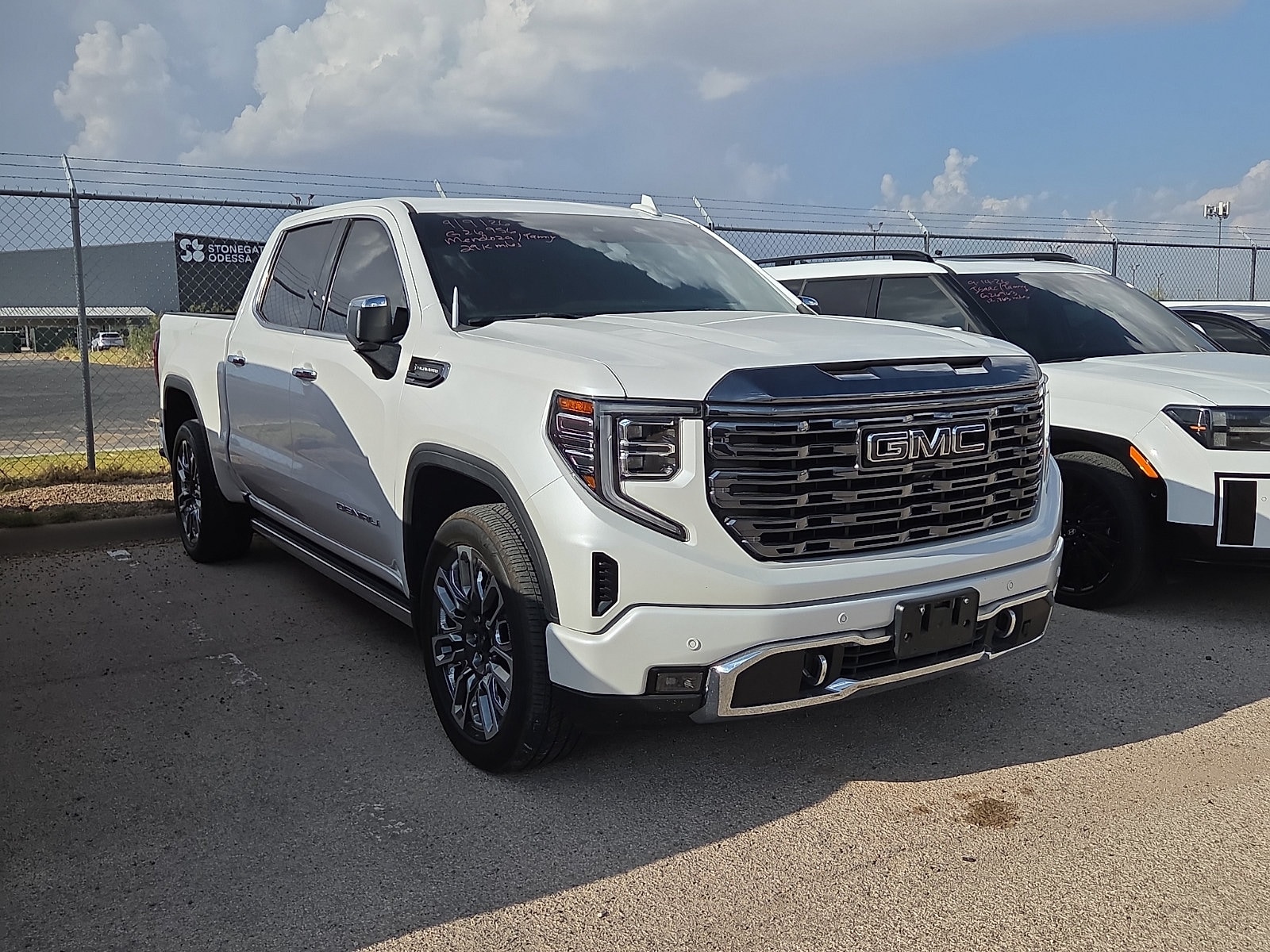 gmc sierra 1500 denali 2024 1GTUUHE85RZ357623 image gmc sierra 1500 denali 2024 1GTUUHE85RZ357623 image